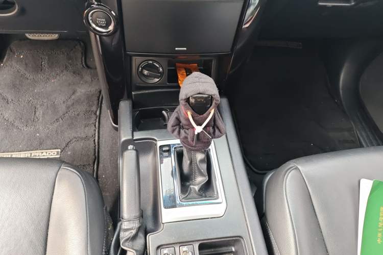 Used Toyota Prado 2016 2.7L Automatic Standard Edition Gear Lever