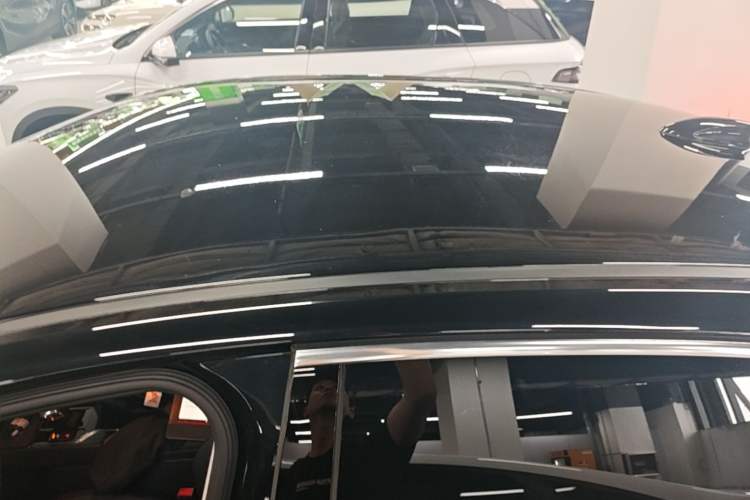 Used Hongqi E-QM5 2022 431 km Charge & Enjoy Edition Roof