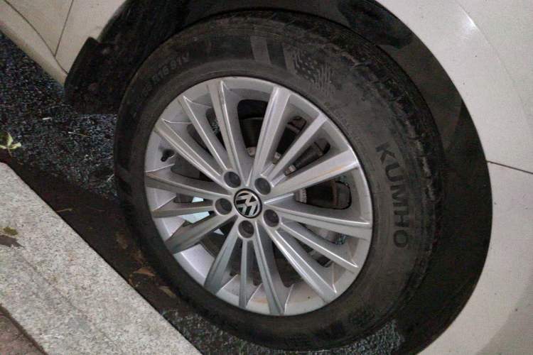 Used Volkswagen Gran Lavida 2013 1.6L Manual Comfort Model
