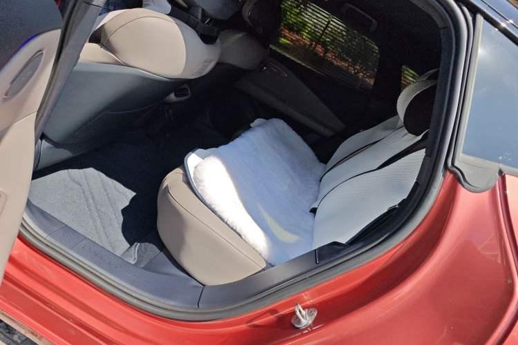 Used Lynk & Co Z10 2025 95 kWh 702 km All-Wheel Drive Intelligent Driving Ultra Left Rear Seat