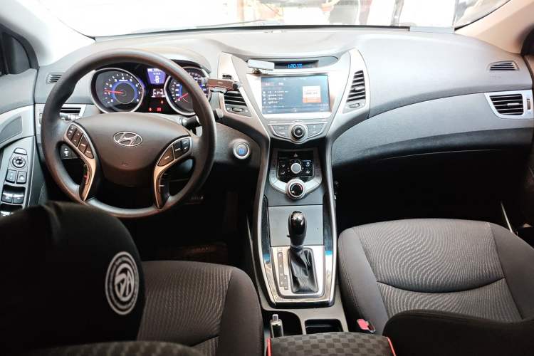 Used Hyundai Elantra (5th Generation / Langdong) 2016 1.6L Automatic Prestige Model Center Console