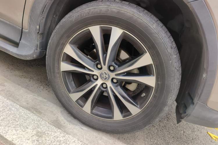 Used Toyota RAV4 2015 2.5L Automatic 4x4 Elite Edition
