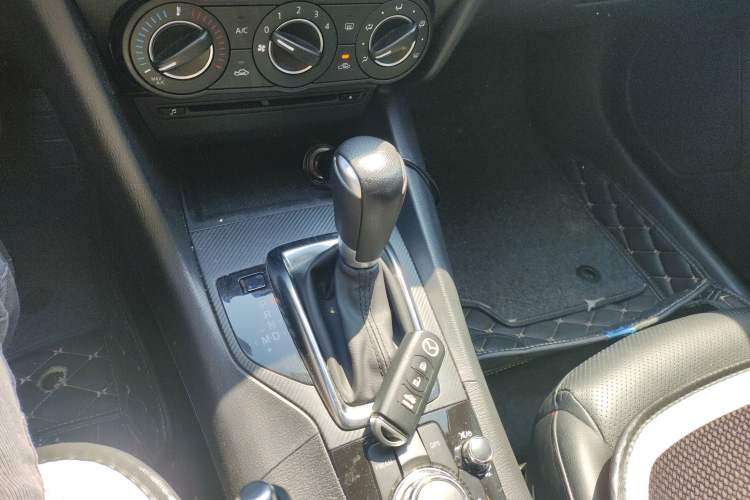 Used Mazda 3 Axela 2016 Sedan 1.5L Automatic Comfort Model Gear Lever