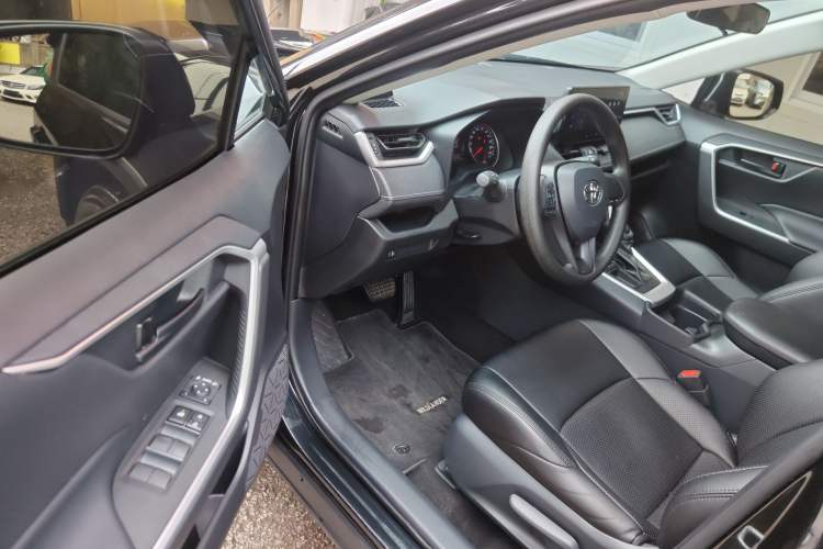 Used Toyota Wildlander 2023 2.0L CVT Two-Wheel Drive Leading Edition Driver Seat