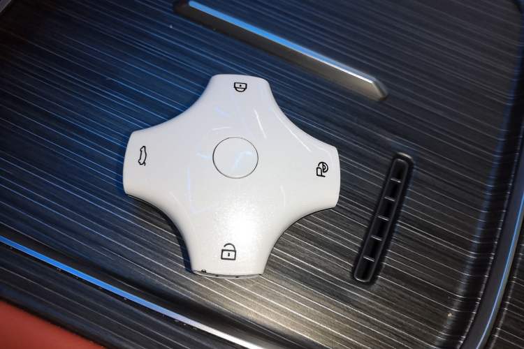 Used Dongfeng eπ eπ008 2024 636Max All-Electric Version 6 Seats
