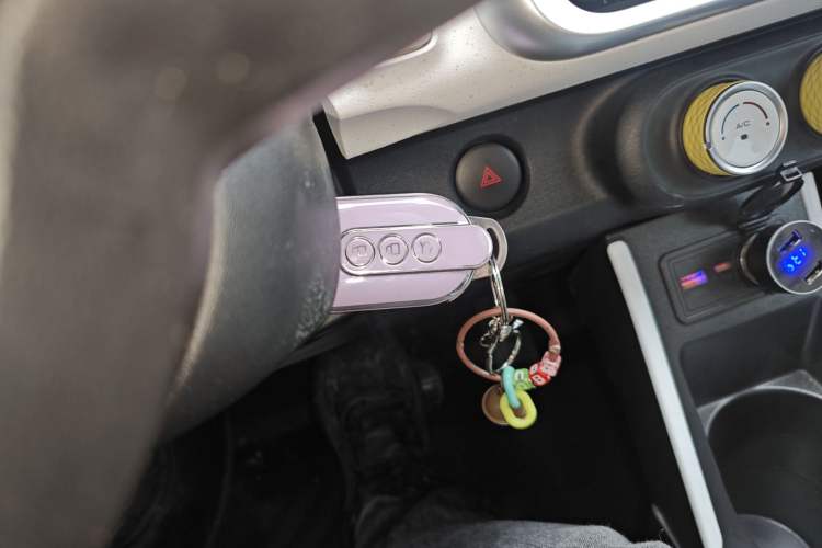 Used Wuling Hongguang MINIEV 2024 3rd Generation 215km Advanced Version Interior 1