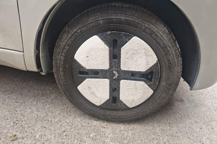 Used Wuling Hongguang MINIEV 2024 3rd Generation 215km Advanced Version Right Front Wheel Hub