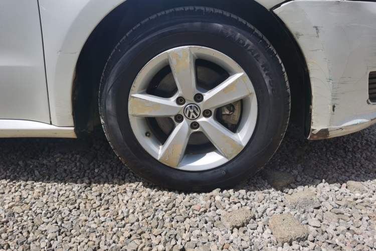 Used Volkswagen Lavida 2015 1.6L Automatic Fashion Edition Right Front Wheel Hub