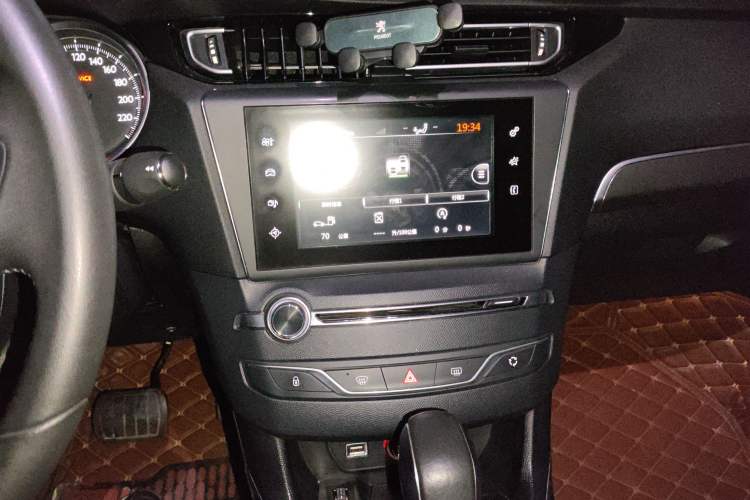 Used Peugeot 408 2014 1.6T Automatic Supreme Edition Audio And AC Panel