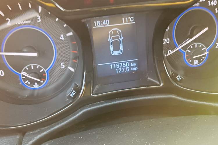 Used JMC Yusheng S350 2013 2.4T Manual Two-Wheel Drive Diesel Ultra-Luxury 5-Seater