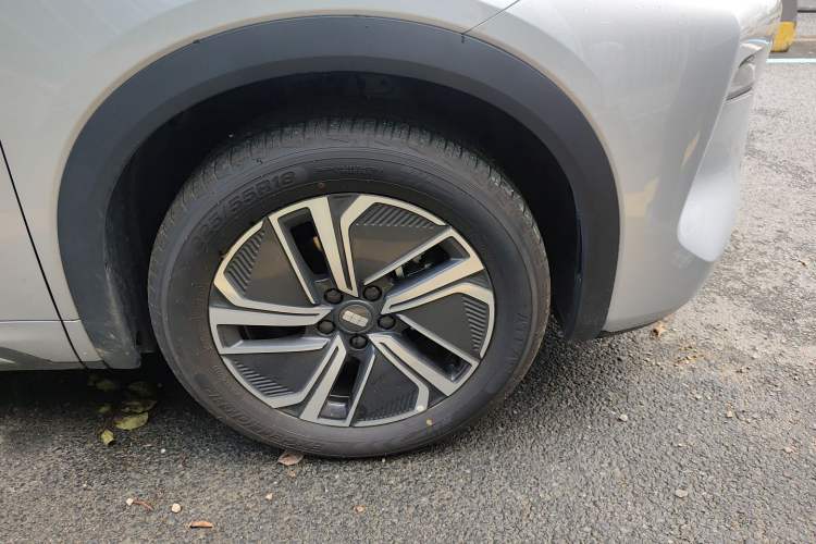 Used Geely Galaxy Xingjian 7 EM-i 2025 55km Exploration Edition Right Front Wheel Hub