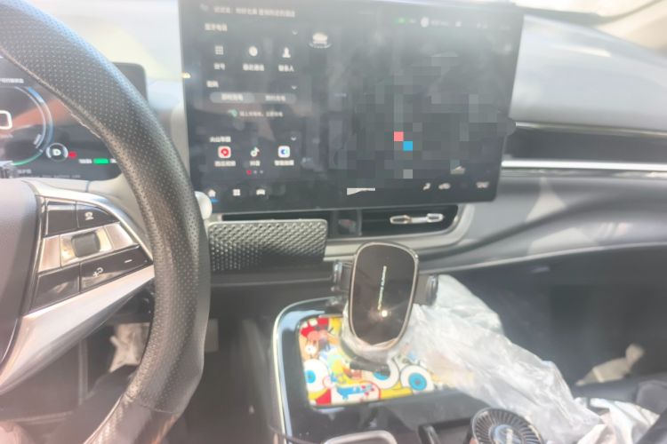 Used AION V 2023 Plus 70 Smart Enjoyment Seven-Seater Edition Ternary Lithium Audio And AC Panel