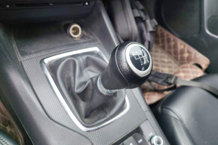 Used Mazda 3 Axela 2016 Sedan 1.5L Manual Comfort Model Gear Lever