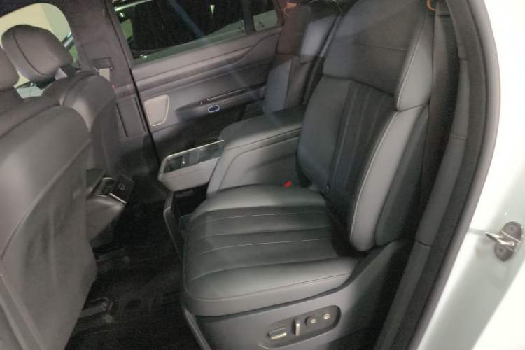 Used Nio ES8 2023 75 kWh Executive Edition Left Rear Seat