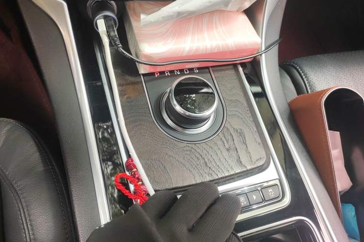 Used Jaguar XFL 2018 XFL 2.0T 250 PS Luxury Edition Gear Lever