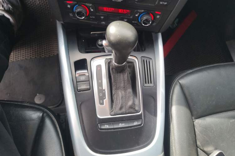 Used Audi Q5 2012 2.0TFSI Technology Model Gear Lever