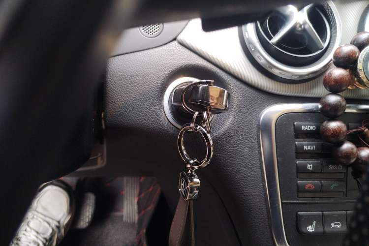 Used Mercedes-Benz GLA 2016 GLA 220 4MATIC Fashion Edition Gear Lever