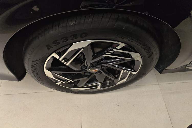 Used Hongqi H6 2023 2.0T ZhiMei Edition Right Rear Wheel Hub