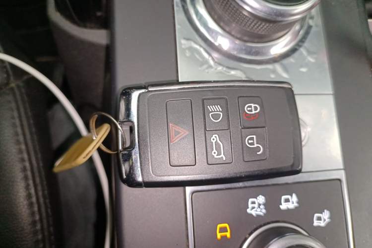 Used Land Rover Discovery 2018 2.0T SE Vehicle Key