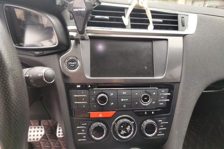 Used DS 6 2014 1.6T Luxury Edition THP200
