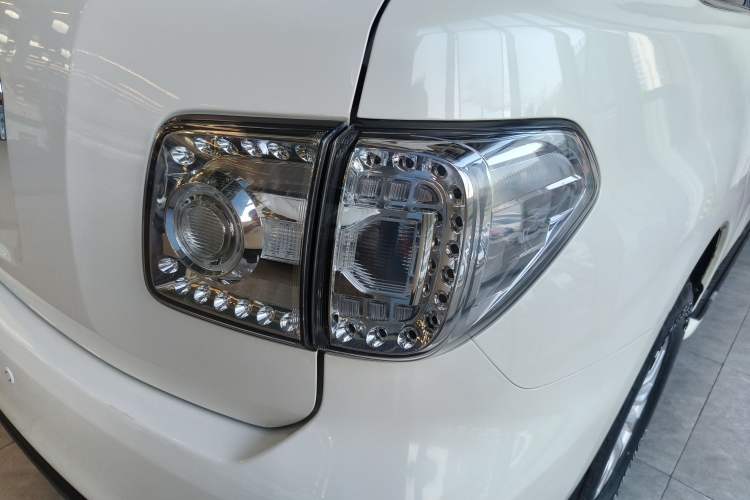 Used Nissan Patrol (Parallel Import) 2018 4.0L Automatic 7-Seater Middle East Version
