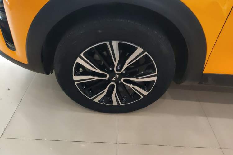 Used Kia kx1 Stonic 2019 1.4L Automatic Fun Edition China VI Left Front Wheel Hub