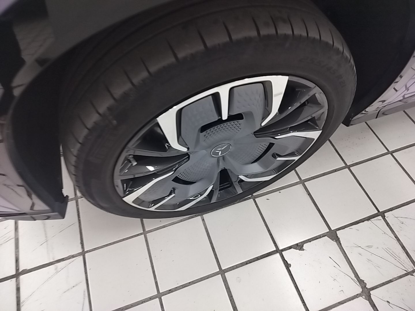 Hongqi Tiangong 08 2025 680 Ultra Four-Wheel-Drive Version — снимка 10
