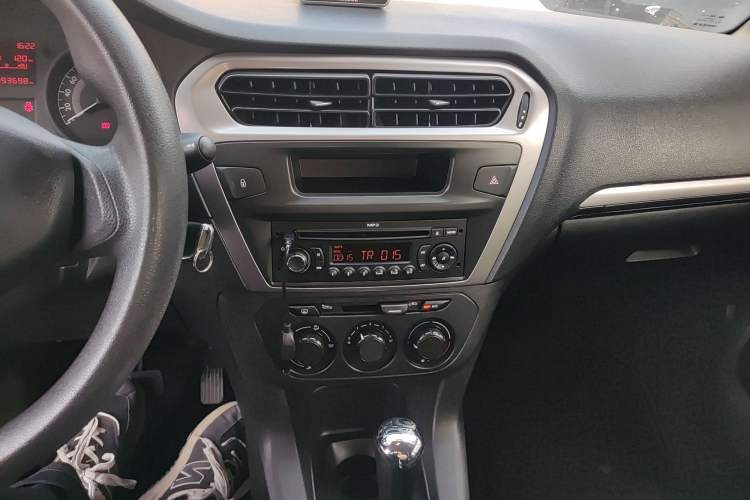 Used Peugeot 301 2014 1.6L Automatic Comfort Edition Audio And AC Panel