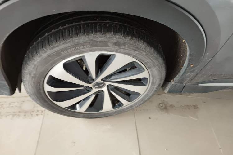 Used BYD Song PLUS New Energy 2023 Champion Edition EV 520KM Luxury Model Left Front Wheel Hub