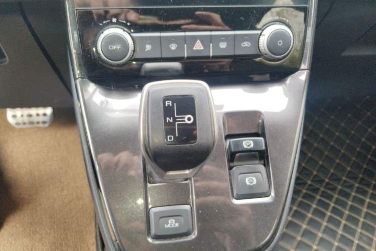 Used ORA iQ 2018 High-Range Version Smart Connectivity Model
