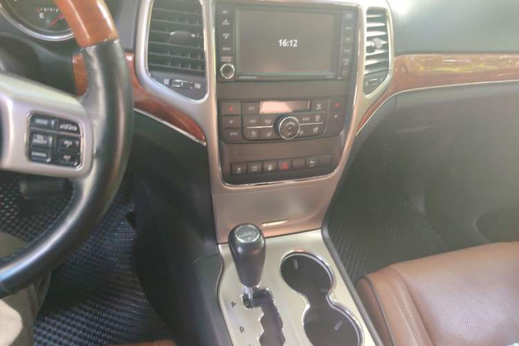 Used Jeep Grand Cherokee 2011 5.7L Flagship Navigation Edition
