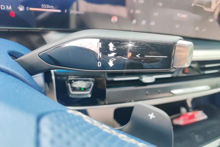 Used Buick Century 2023 2.0T Six-Seater Yinshi Edition Gear Lever