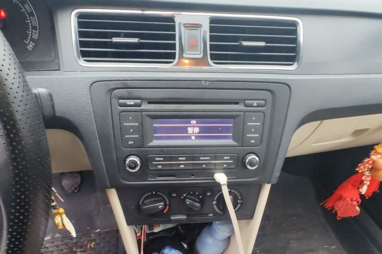 Used Skoda Rapid 2013 1.6L Manual Smart Selection Model Audio And AC Panel