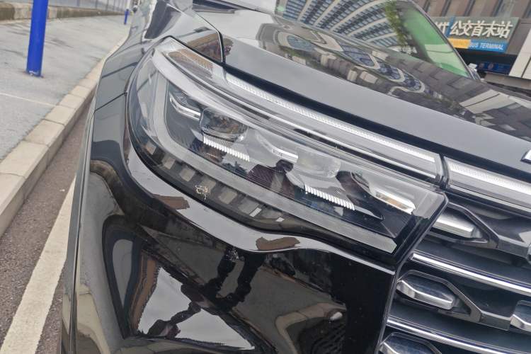 Used Ford Explorer 2024 2.3T EcoBoost Four-Wheel Drive Titanium Edition 7 Seats Right Front Headlight