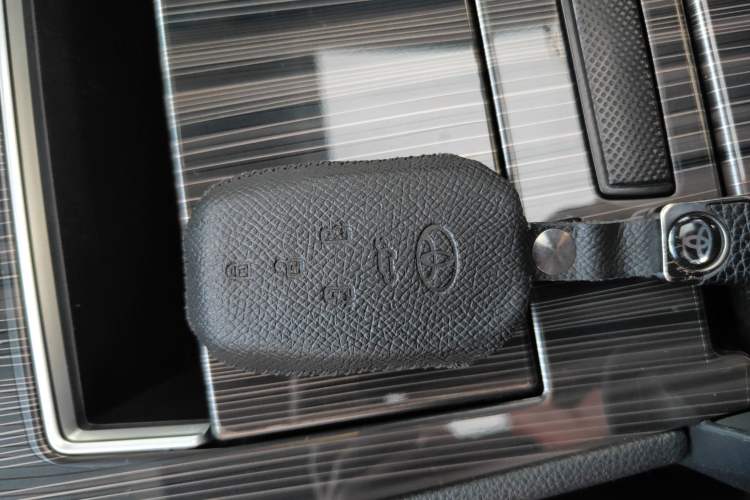 Used Toyota Granvia 2022 2.5L Hybrid Flagship Edition Vehicle Key