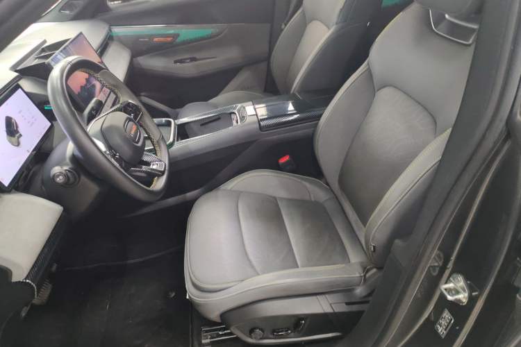 Used Lynk & Co 08 EM-P 2025 120km Long-Range Pro
