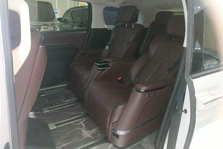 Used Buick Century 2023 2.0T Six-Seater Yinshi Edition
