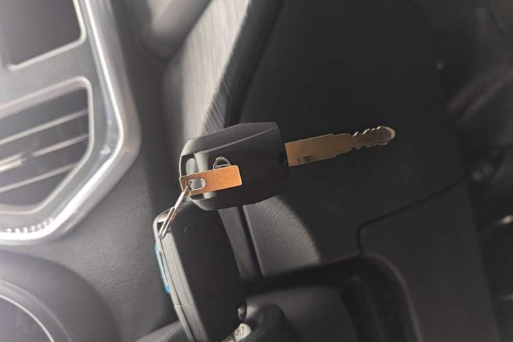 Used CHANGAN KAICHENG Ruixing M80 2021 1.6L Comfort Version 2-Seater Single-Steaming Air-Conditioned China VI Standard Flat Roof with Lift-Up Rear Door DAM16KR Interior 1