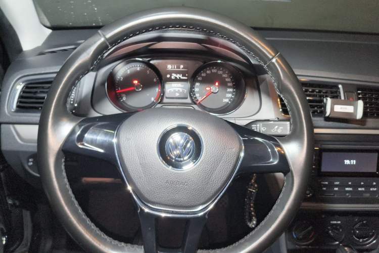 Used Volkswagen Lavida 2015 1.6L Automatic Comfort Edition Steering Wheel