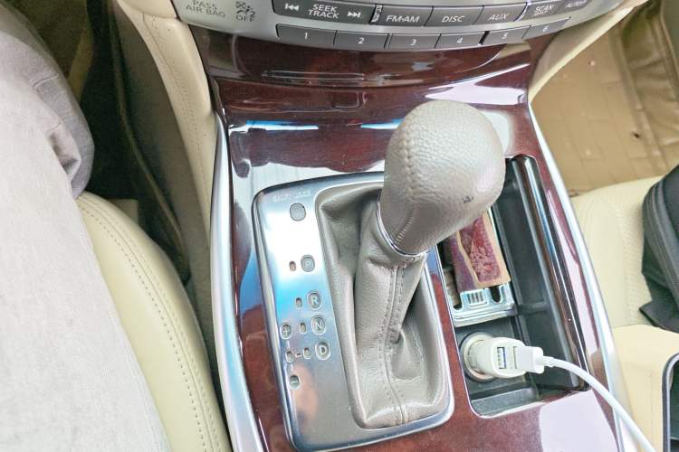 Used Infiniti M Series 2011 M25 Comfort Model Gear Lever