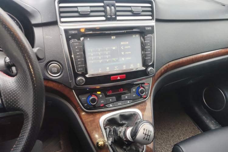 Used Haval H6 2015 Revised Version Sport Edition 1.5T Manual Transmission Two-Wheel Drive Elite Grade