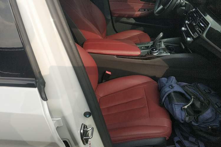 Used BMW 5 Series 2019 530Li Luxury Edition M Sport Package Right Front Seat