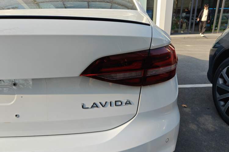 Used Volkswagen Lavida 2024 300TSI DSG Starry Sky Leading Edition Right Rear Taillight