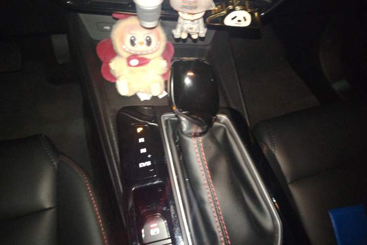 Used MG 5 2022 180 DVVT CVT Youth Luxury Edition Gear Lever