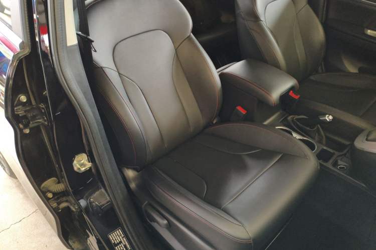 Used Haval M6 2019 1.5T DCT Two-Wheel Drive Elite Version China VI Standard
