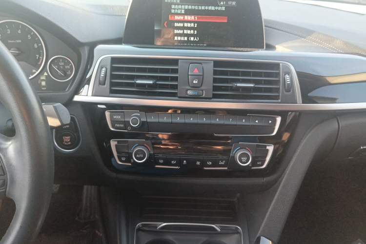 Used BMW 3 Series 2018 320Li Fashion Model Audio And AC Panel