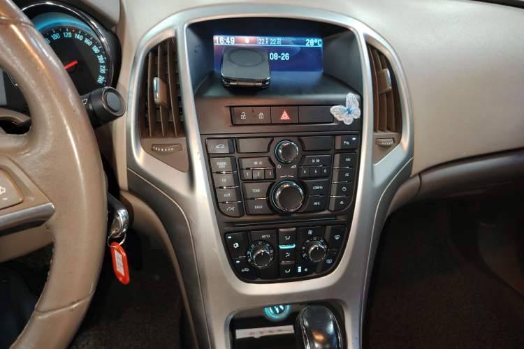 Used Buick GT 2010 GT 1.6L Automatic Fashion Edition Audio And AC Panel