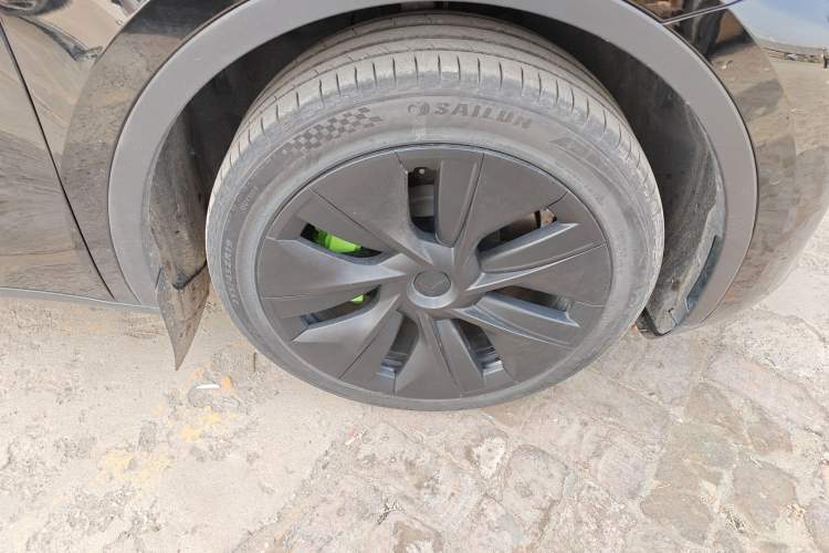 Used Tesla Model Y 2022 Rear-Wheel-Drive Version Right Front Wheel Hub