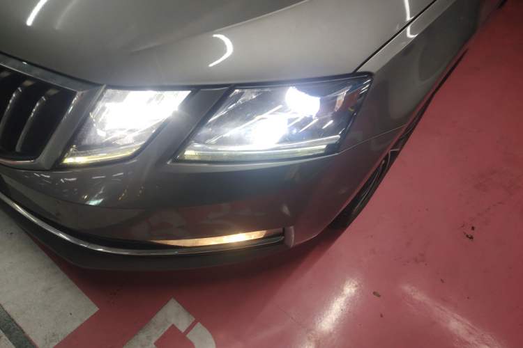 Used Skoda Octavia 2019 TSI280 DSG SmartDrive Luxury Edition China VI Left Front Headlight