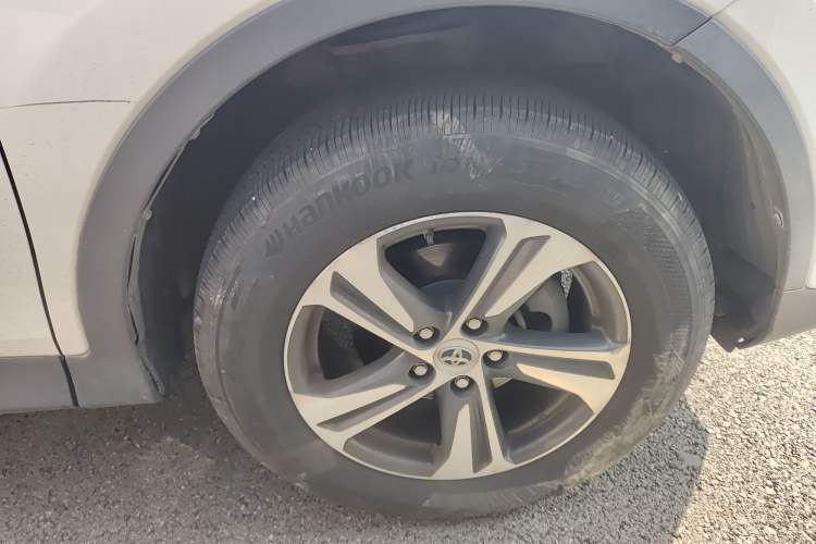 Used Toyota RAV4 2015 2.0L CVT Two-Wheel Drive Fashion Edition